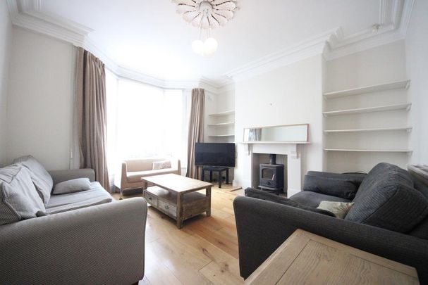 1 bedroom in a house share to rent - Photo 1