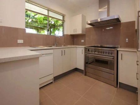 “4-Bedroom Home in Prime Sturt Location &ndash; Walk to Marion Shopping Centre” - Photo 3