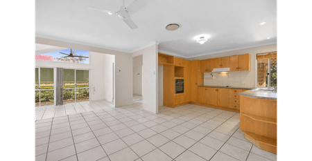 Spacious Family Living in a quiet Location - Photo 4