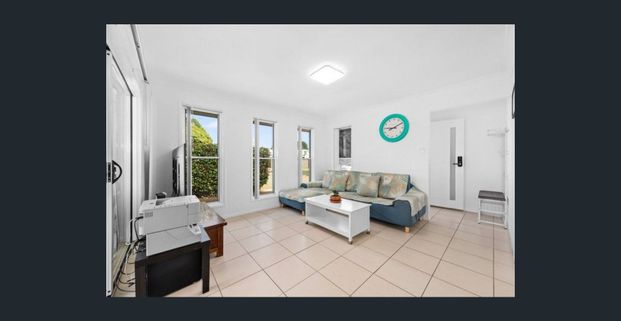 Stunning Two-Bedroom Unit in Prime Location! - Photo 1