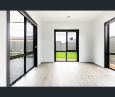 10 Niseko Crescent, Pakenham, Vic 3810 - Photo 4