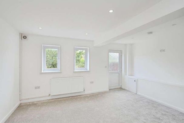 Farm Road, Neath, SA11 - Photo 1