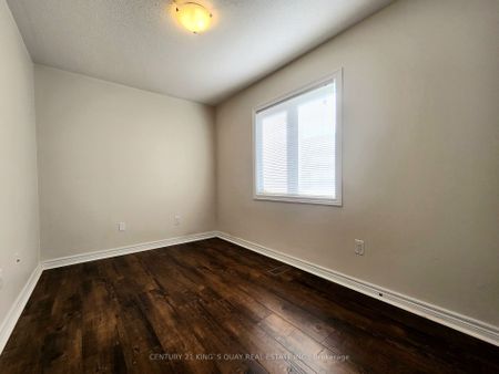 Townhouse For Lease | N8133850 - Photo 4