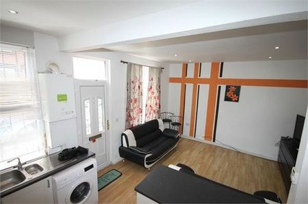 3 Bed - 29 Autumn Avenue, Hyde Park, Leeds - LS6 1RE - Student - Photo 2