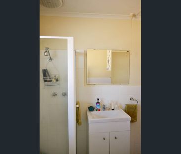 2 BEDROOM UNIT WITH A/C IN BROOKLYN PARK - Photo 6