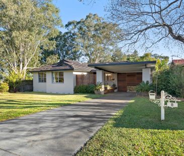 CHARMING LOCATION - LOVELY 4 BEDROOM HOME - Photo 4