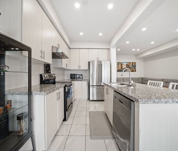 For Lease - 3066 Cascade Common, Oakville, Ontario - Photo 3