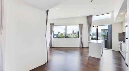 Boutique Top Floor Apartment - City Fringe Location! - Photo 4