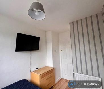 1 bedroom in a house share to rent - Photo 2