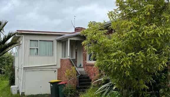 Sunny Hillcrest Home - Photo 1