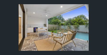 Fully furnished with pool and garden maintenance included - Photo 4