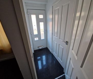 3 bedroom end of terrace house to rent - Photo 3