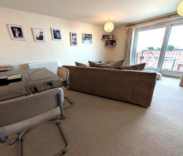 2 bedroom flat to rent - Photo 2