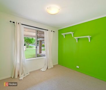 Spacious Family Home Opposite Parkland! - Photo 5
