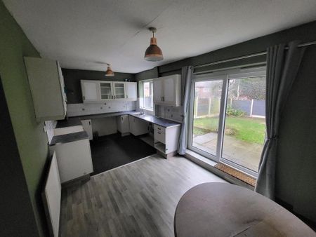 3 bedroom semi-detached house to rent - Photo 2