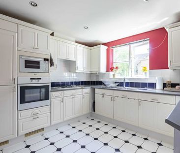 2 bed Flat for rent - Photo 4