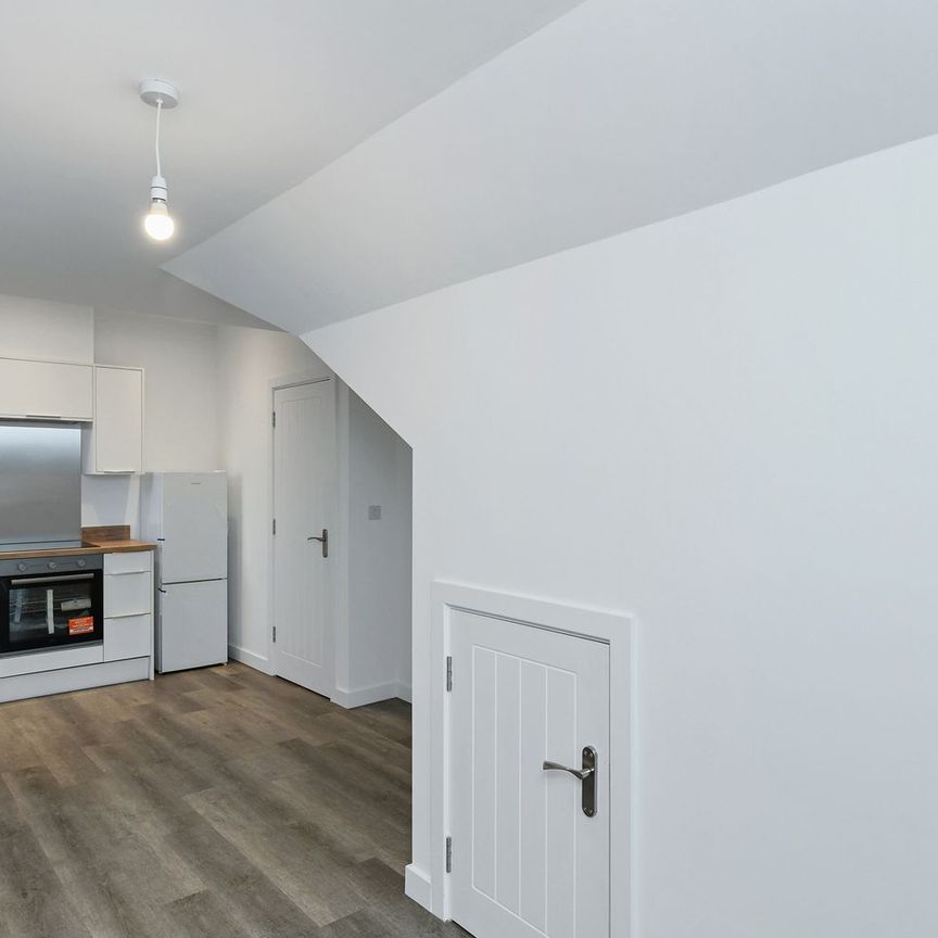 Third Avenue, Nottingham, NG7 - Photo 1