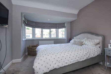 Jevington Way, London, SE12 9NF - Photo 5