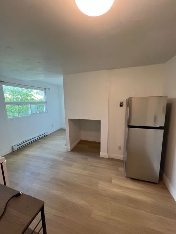 For Lease - 1087 Bloor Street Unit# 201, Toronto, Ontario - Photo 2