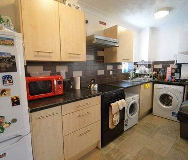 Moore Close, Slough, Berkshire,SL1 - Photo 6