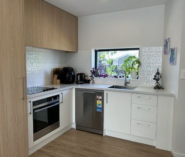 Superb Townhouse - Photo 2