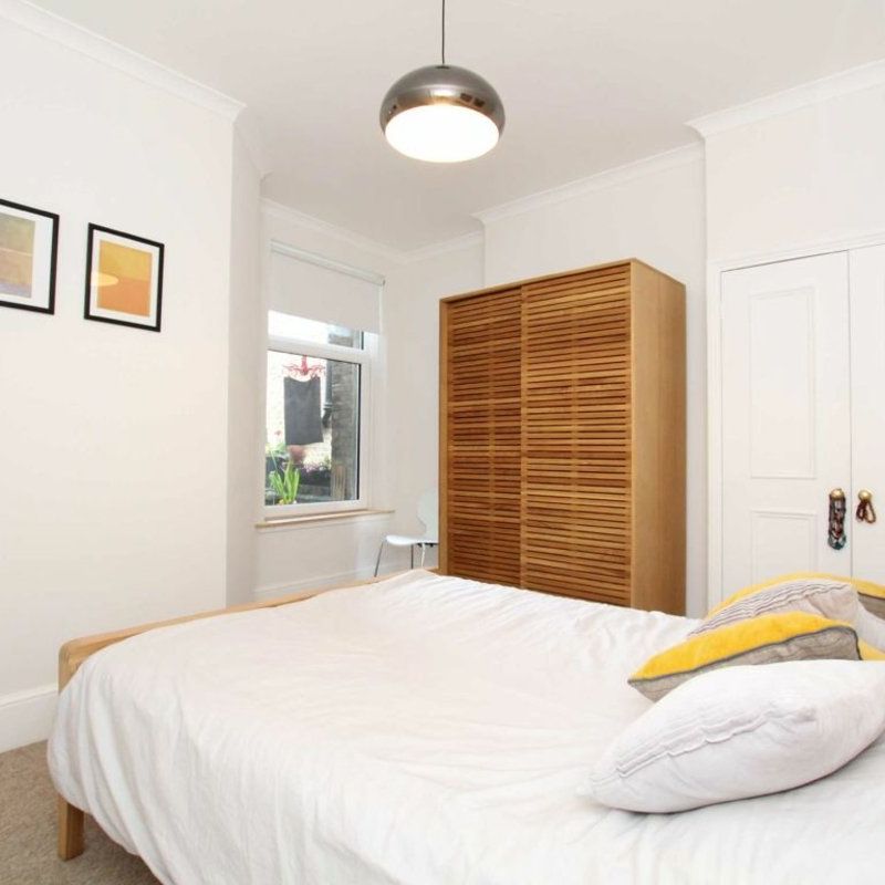 Askew Road, W12, London - Photo 1
