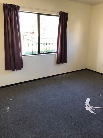 Newly decorated sunny 3 bedroom house - Photo 5
