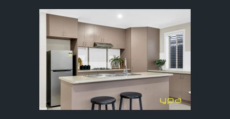 Don’t miss this stunning family rental in Lynbrook! - Photo 2