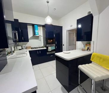 Ensuite to let in sharing house- 900 pcm inclusive bills - Photo 3