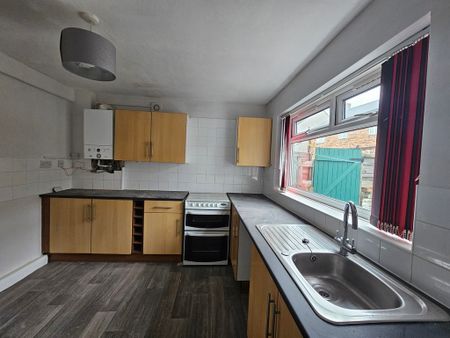 2 Bedroom End Terraced Bungalow - Photo 2