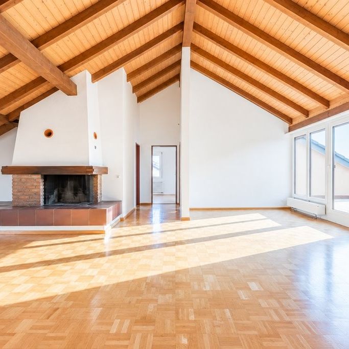 Gemütliche Dachwohnung mit Chéminée und Balkon - Photo 1