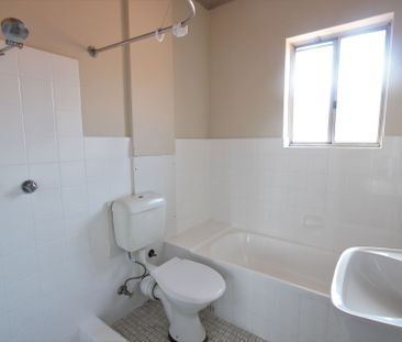 Updated 2 Bedroom Apartment - Photo 4