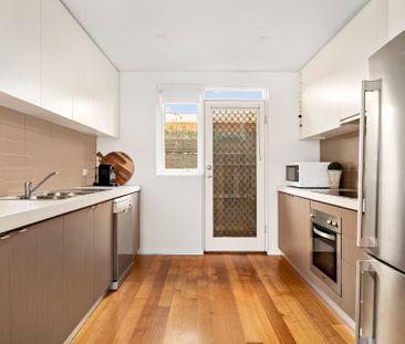 2/257 Buckley Street, Aberfeldie - Photo 3