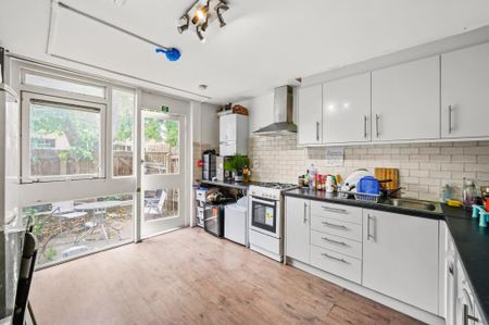 1 bedroom in a house share to rent - Photo 4