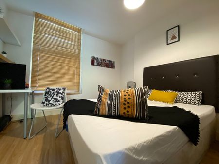 2 Bed Flat, New Walk, LE1 - Photo 2