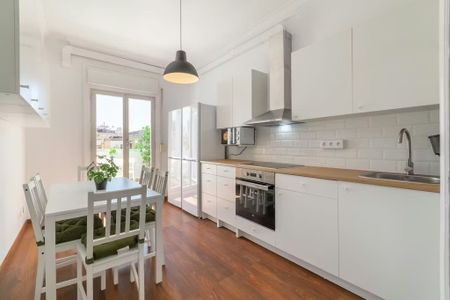 Carrer del Rosselló, Barcelona, Catalonia 08008 - Photo 4