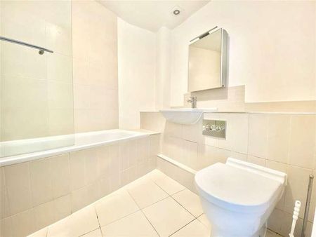 Nicholsons Lane, Maidenhead, Berkshire, SL6 - Photo 2