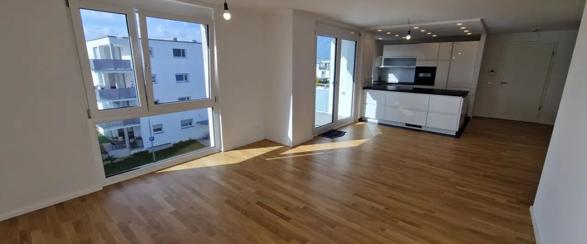 Wunderschöne, neuwertige 4,5 Zimmer-Wohnung mit großem Balkon und 2 Stellplätzen in Holzgerlingen - Foto 1