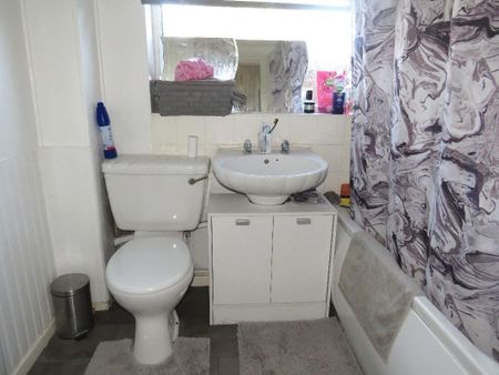 Kingsmere Close - Photo 5