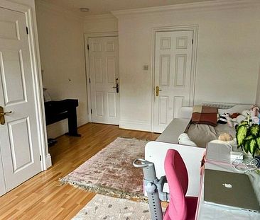 2 bedroom in Hampstead - Photo 1