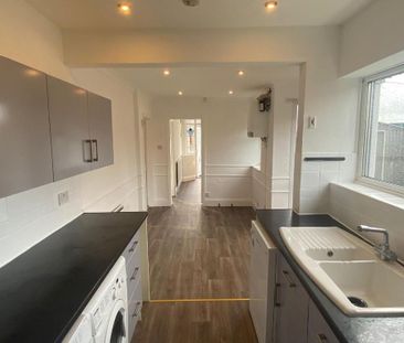 3 bedroom semi-detached house to rent - Photo 4