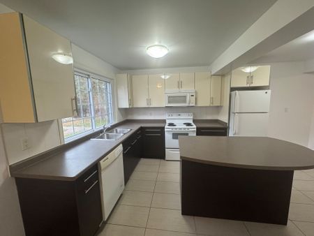 For Lease - 5852 FRONTENAC Street Unit# 8, Niagara Falls, Ontario - Photo 2