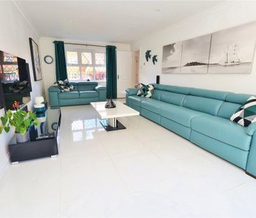 4 bedroom detached house to rent - Photo 2