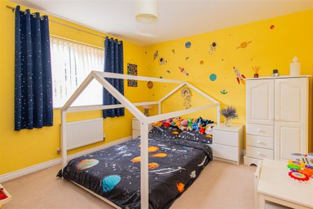 4 bed House To Let - Photo 4