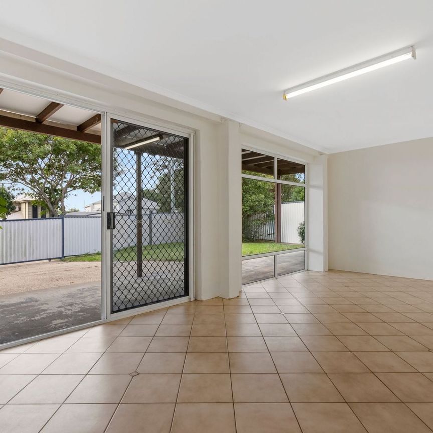 Massive Yard, 4 Large Bedrooms, Prime Location – Available Now! - Photo 1