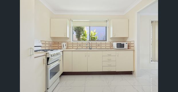 Furnished Room in Share House - Photo 1