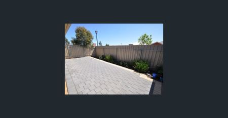 4 bedroom home with 2 living areas - Photo 4