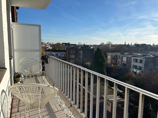 Stijlvol gerenoveerd 2-slaapkamerappartement met zonnig terras. - Foto 1