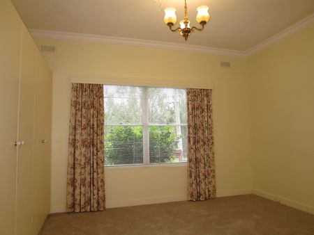 Updated and spacious home in ideallyic location - Photo 3