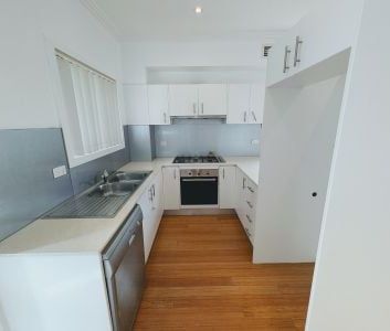 Immaculate Quiet Rear Duplex with Ducted Air Conditioning - Photo 4